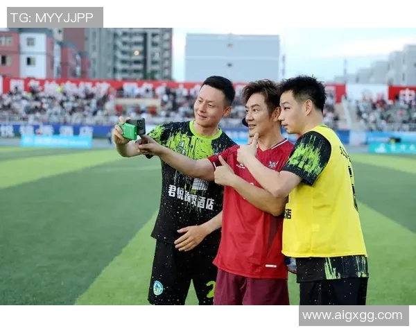 足球巨星的辉煌征程：闪耀在绿茵场上的风采